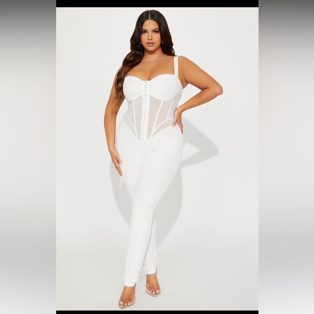 White jumpsuit stretchy and fit fitting so pretty.